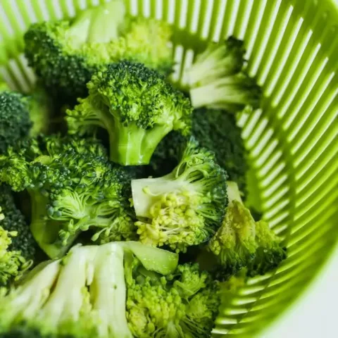 how to prepare broccoli salad with olives